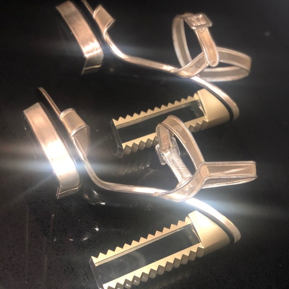 Aperlai Paris Platform Heels - Picture 4 of 4